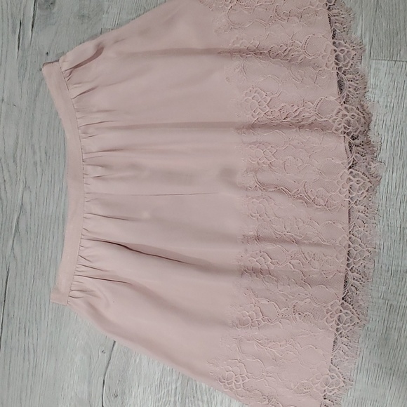 NWT Forever 21 Dusty Pink Lace Mini Skirt Women’s Size XS, Flowy Romantic Style - Picture 1 of 6